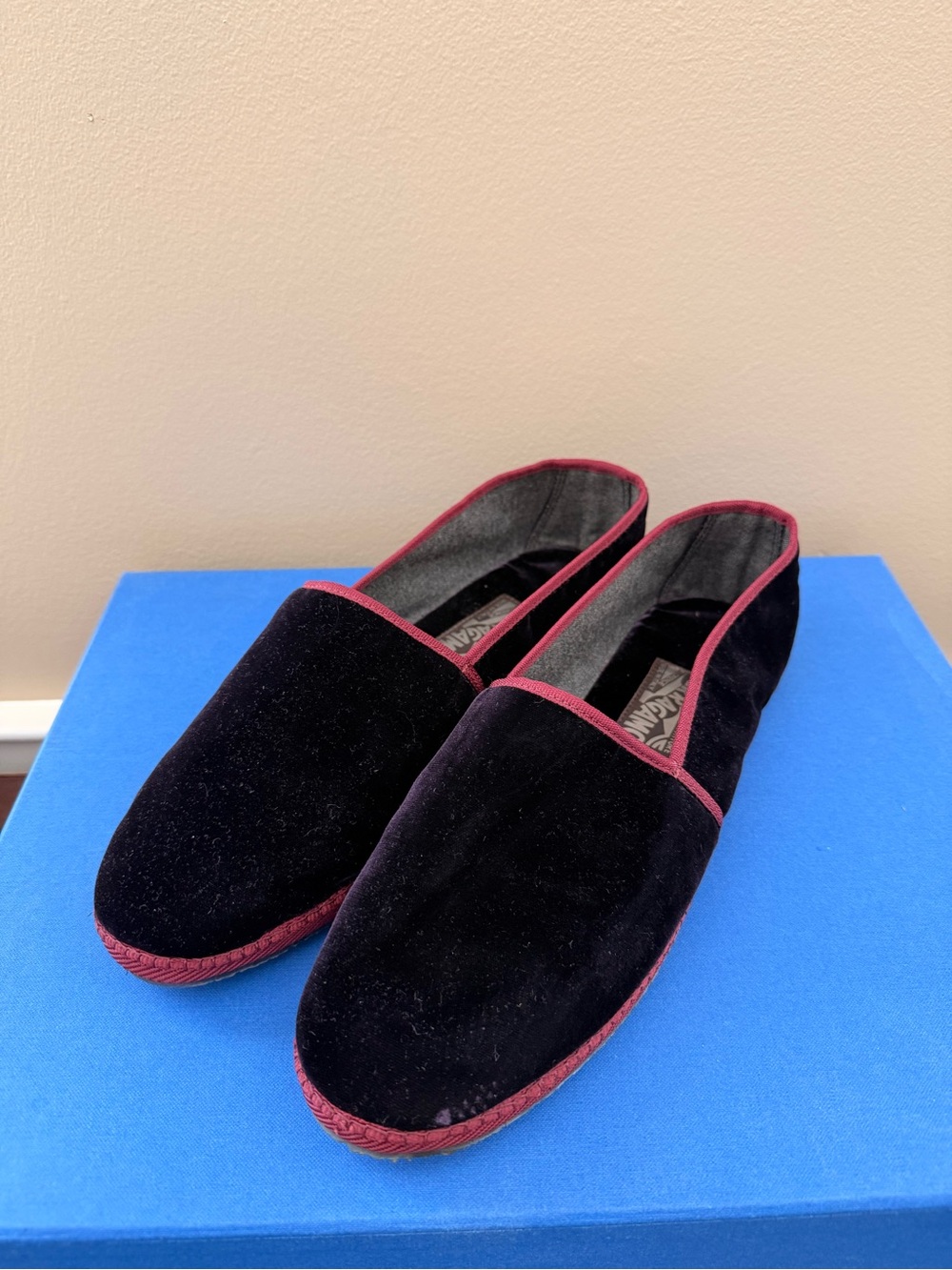 Feregamo Blue and Red Velvet Slippers Slip on Loafers